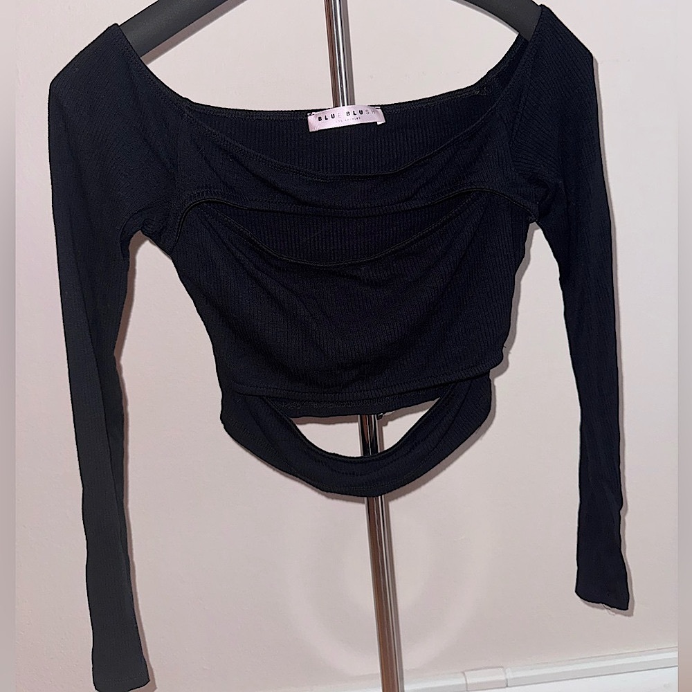 Ribbed Cut-Out Longsleeve
